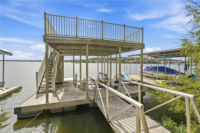 433 N Winnebago Drive, Lake Winnebago, MO 64034