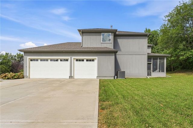 433 N Winnebago Drive, Lake Winnebago, MO 64034