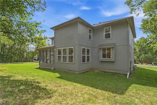 433 N Winnebago Drive, Lake Winnebago, MO 64034