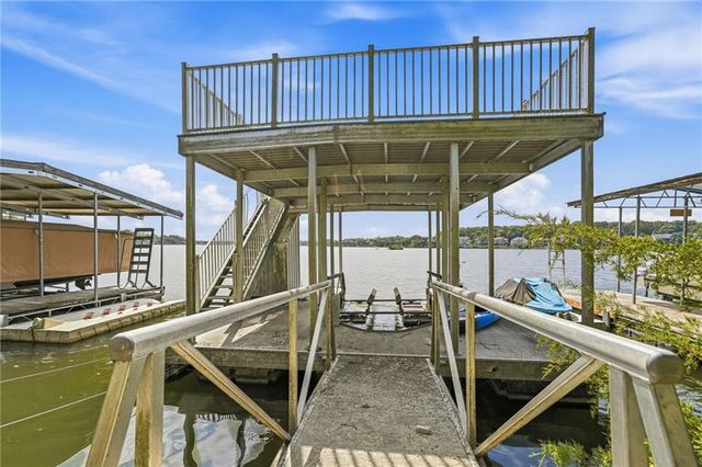 433 N Winnebago Drive, Lake Winnebago, MO 64034