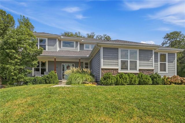 433 N Winnebago Drive, Lake Winnebago, MO 64034