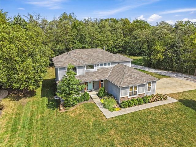 433 N Winnebago Drive, Lake Winnebago, MO 64034