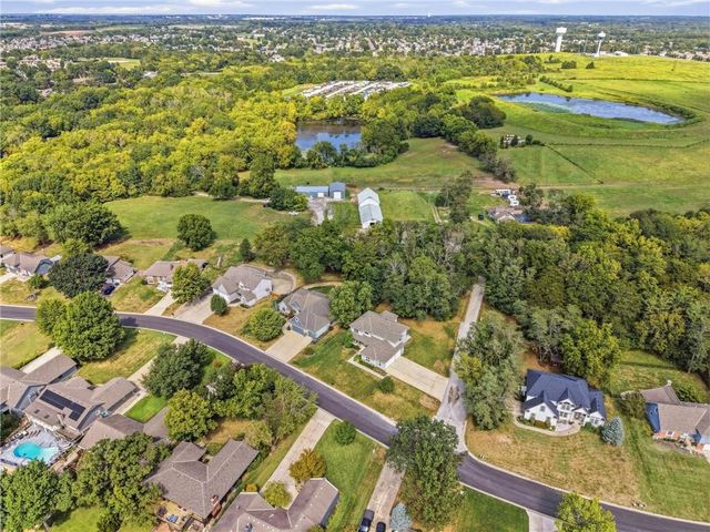433 N Winnebago Drive, Lake Winnebago, MO 64034