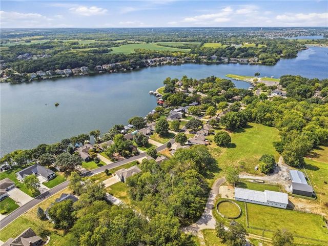 433 N Winnebago Drive, Lake Winnebago, MO 64034