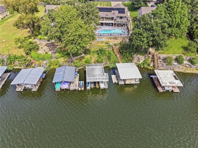 433 N Winnebago Drive, Lake Winnebago, MO 64034