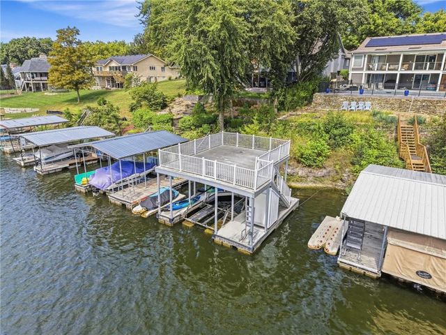 433 N Winnebago Drive, Lake Winnebago, MO 64034