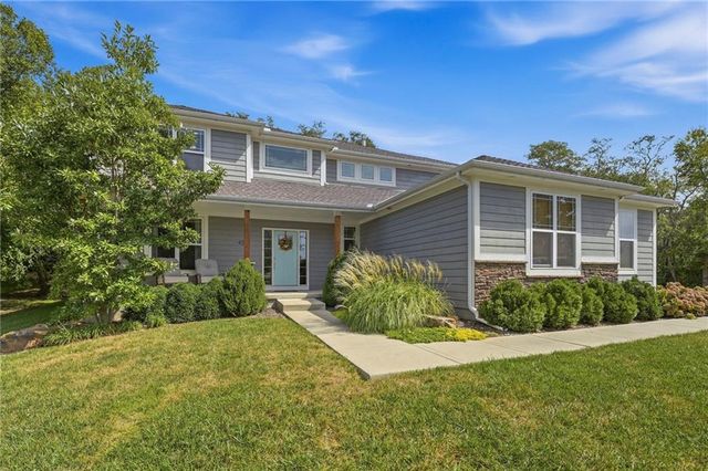 433 N Winnebago Drive, Lake Winnebago, MO 64034