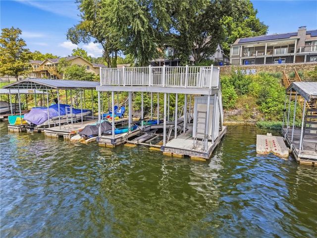 433 N Winnebago Drive, Lake Winnebago, MO 64034