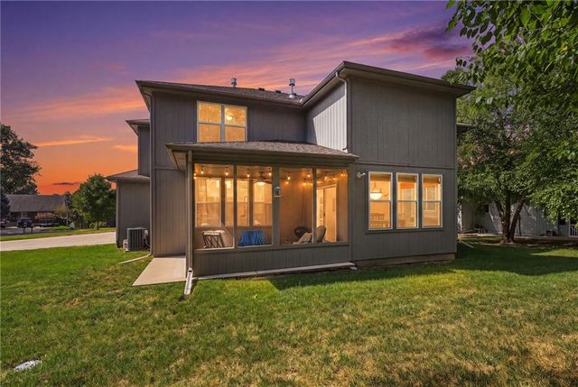 433 N Winnebago Drive, Lake Winnebago, MO 64034