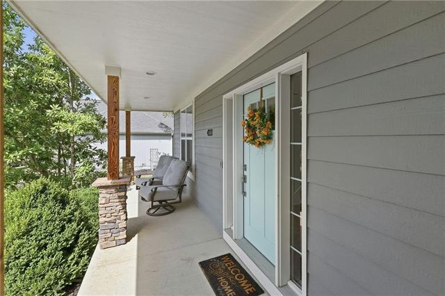 433 N Winnebago Drive, Lake Winnebago, MO 64034