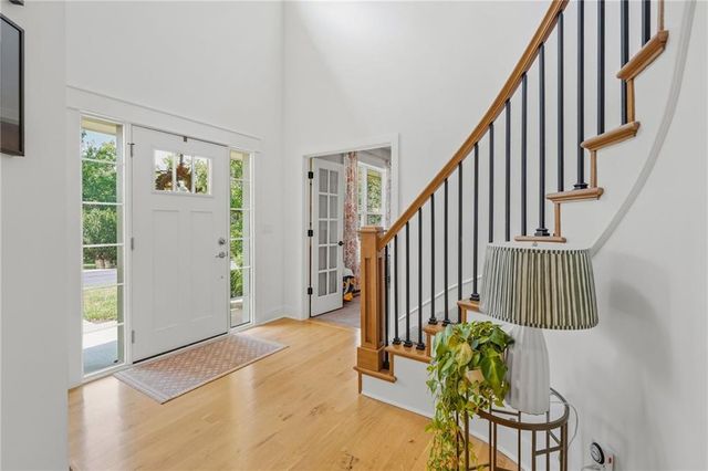 433 N Winnebago Drive, Lake Winnebago, MO 64034