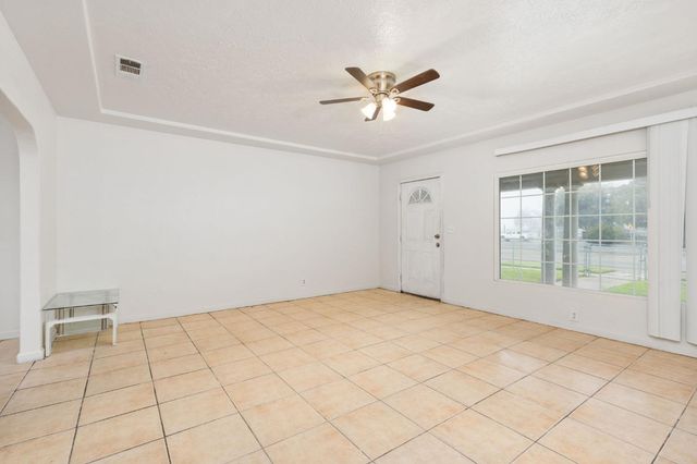 54 E Kearney Boulevard, Fresno, CA 93706