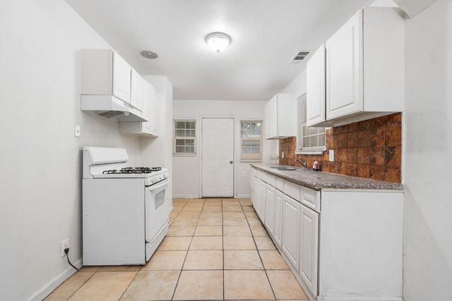 54 E Kearney Boulevard, Fresno, CA 93706