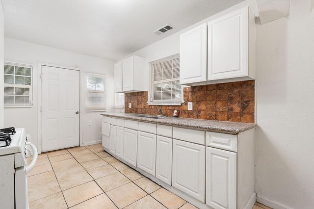 54 E Kearney Boulevard, Fresno, CA 93706