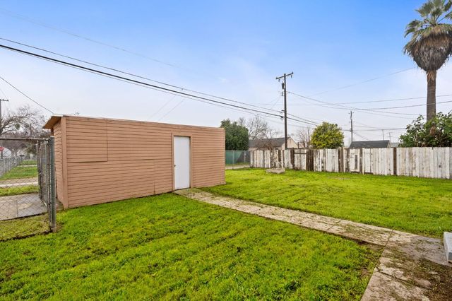 54 E Kearney Boulevard, Fresno, CA 93706