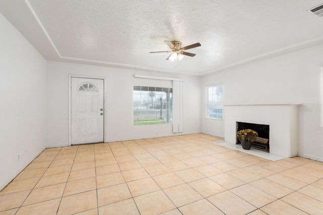 54 E Kearney Boulevard, Fresno, CA 93706