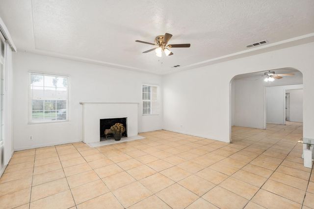 54 E Kearney Boulevard, Fresno, CA 93706