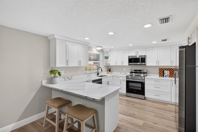 823 RIVERSIDE DRIVE, Tarpon Springs, FL 34689