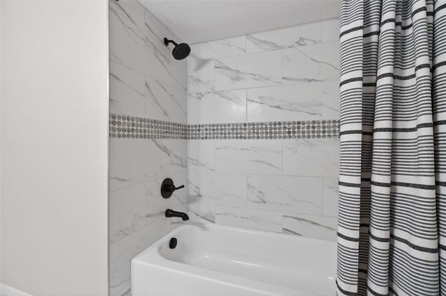 823 RIVERSIDE DRIVE, Tarpon Springs, FL 34689