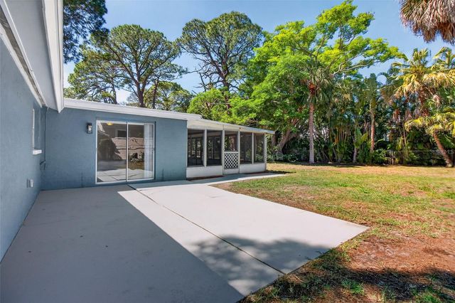 823 RIVERSIDE DRIVE, Tarpon Springs, FL 34689