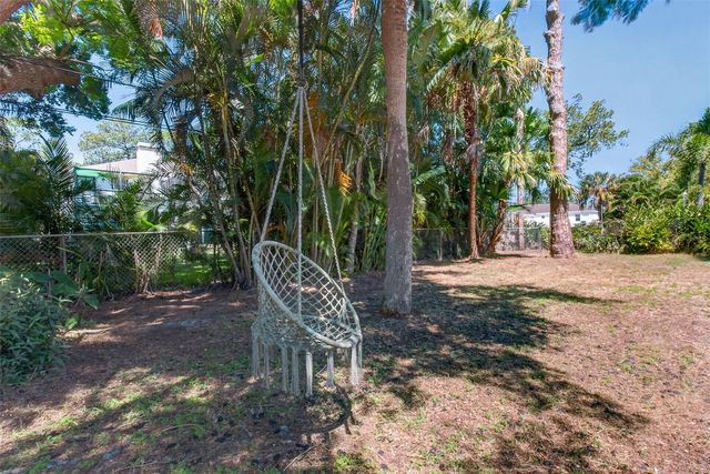 823 RIVERSIDE DRIVE, Tarpon Springs, FL 34689