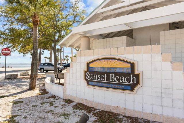 823 RIVERSIDE DRIVE, Tarpon Springs, FL 34689