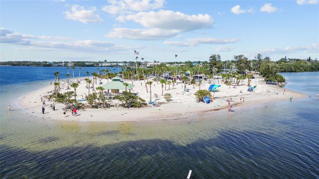 823 RIVERSIDE DRIVE, Tarpon Springs, FL 34689