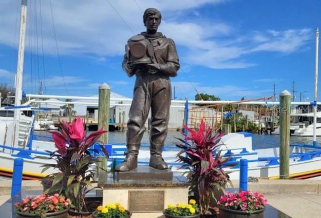 823 RIVERSIDE DRIVE, Tarpon Springs, FL 34689