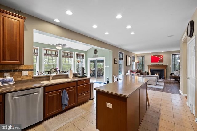 34 JOY CIR, Barto, PA 19504