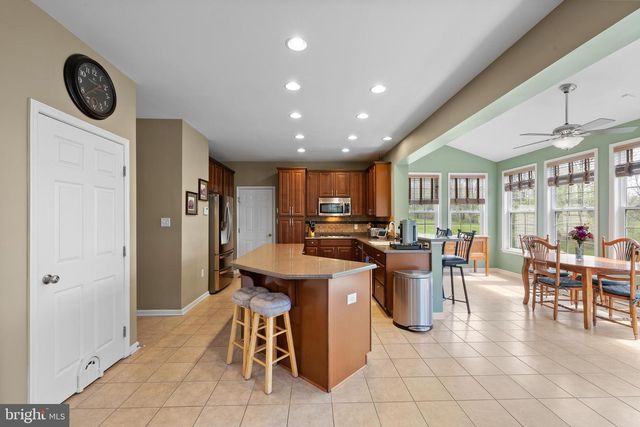 34 JOY CIR, Barto, PA 19504
