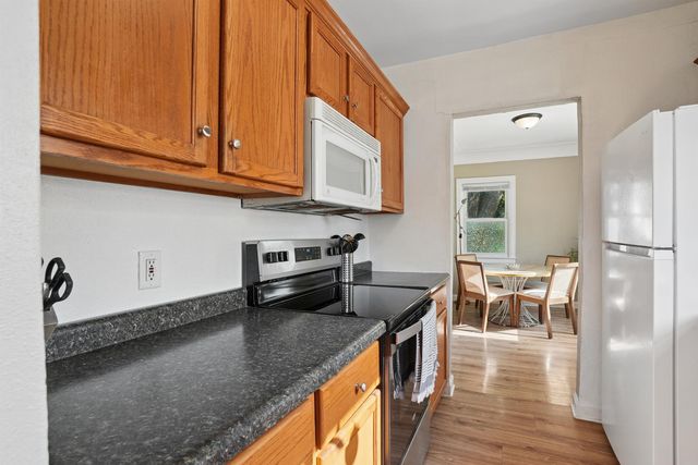1652 Bertch Avenue, Waterloo, IA 50702