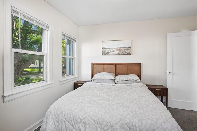 1652 Bertch Avenue, Waterloo, IA 50702