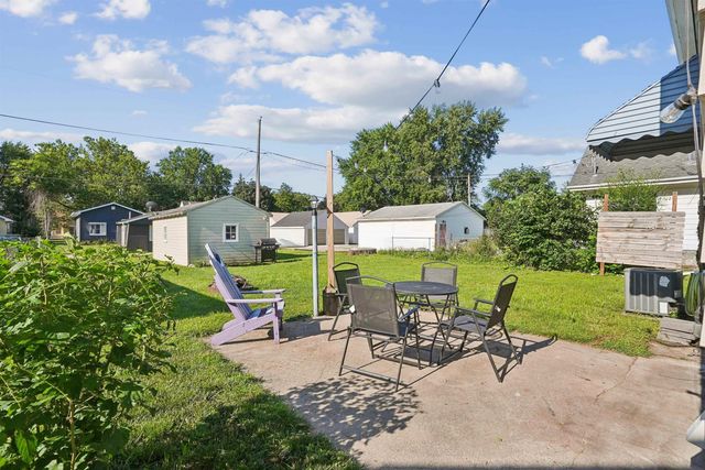1652 Bertch Avenue, Waterloo, IA 50702