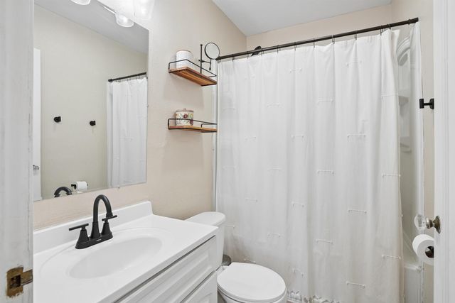 1652 Bertch Avenue, Waterloo, IA 50702