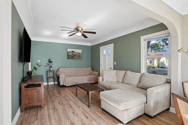 1652 Bertch Avenue, Waterloo, IA 50702