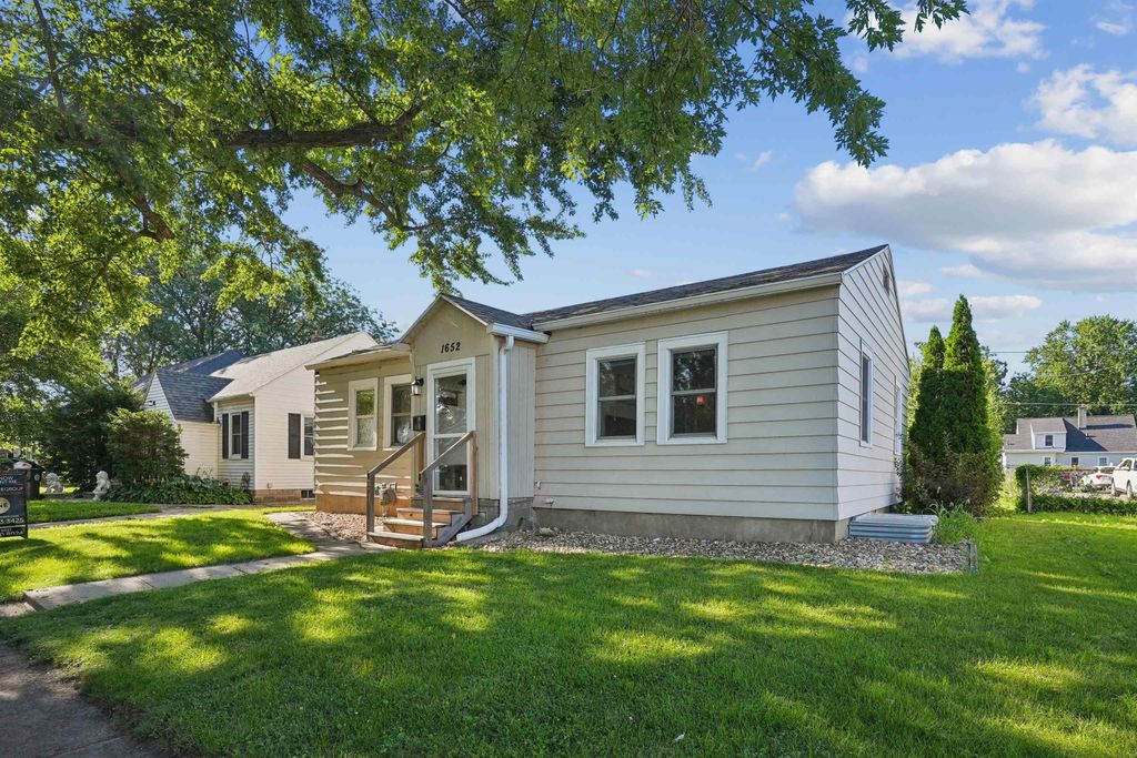 1652 Bertch Avenue, Waterloo, IA 50702