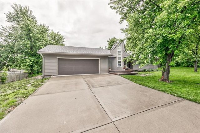 105 E Cedar Street, Spring Hill, KS 66083