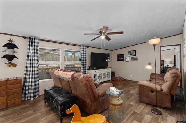 775 CR 418 D, Henderson, TX 75652