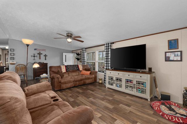 775 CR 418 D, Henderson, TX 75652