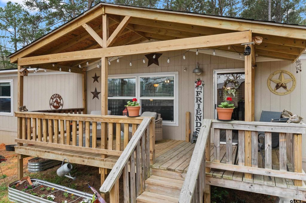 775 CR 418 D, Henderson, TX 75652