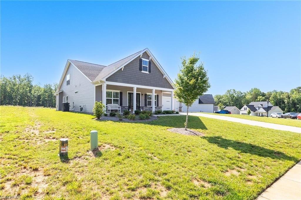 8663 Stone Valley Drive, Clemmons, NC 27012