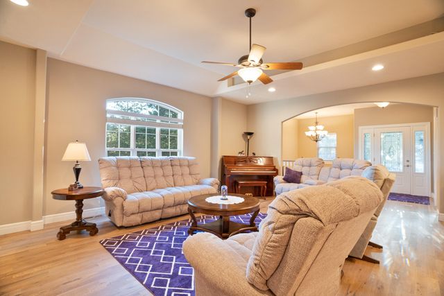 801 Silver Cliff Way, Branson West, MO 65737