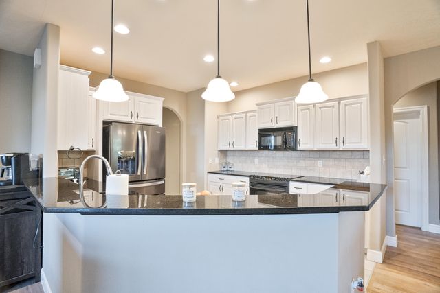 801 Silver Cliff Way, Branson West, MO 65737