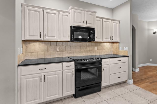 801 Silver Cliff Way, Branson West, MO 65737