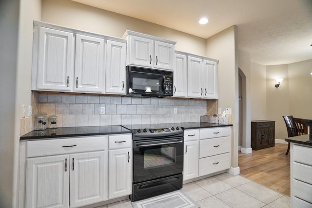 801 Silver Cliff Way, Branson West, MO 65737