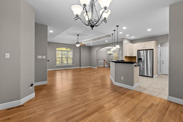 801 Silver Cliff Way, Branson West, MO 65737