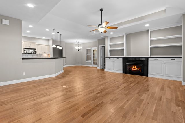 801 Silver Cliff Way, Branson West, MO 65737