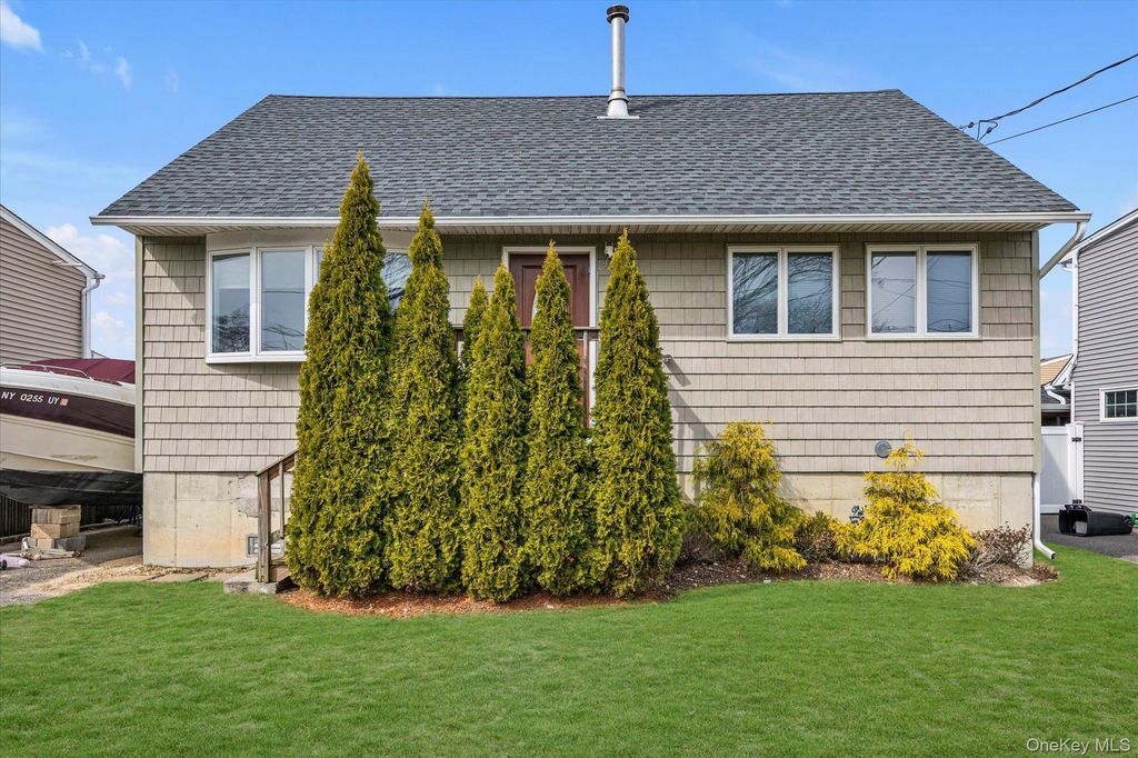 2542 Wantagh Avenue, Wantagh, NY 11793