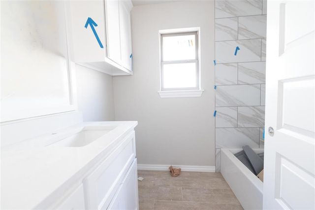 3300 Porter Drive, Edmond, OK 73012