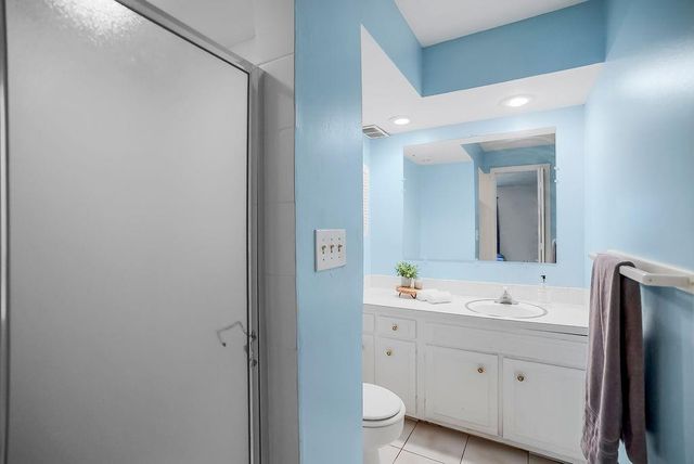 8221 Santa Fe Drive 12, Overland Park, KS 66204